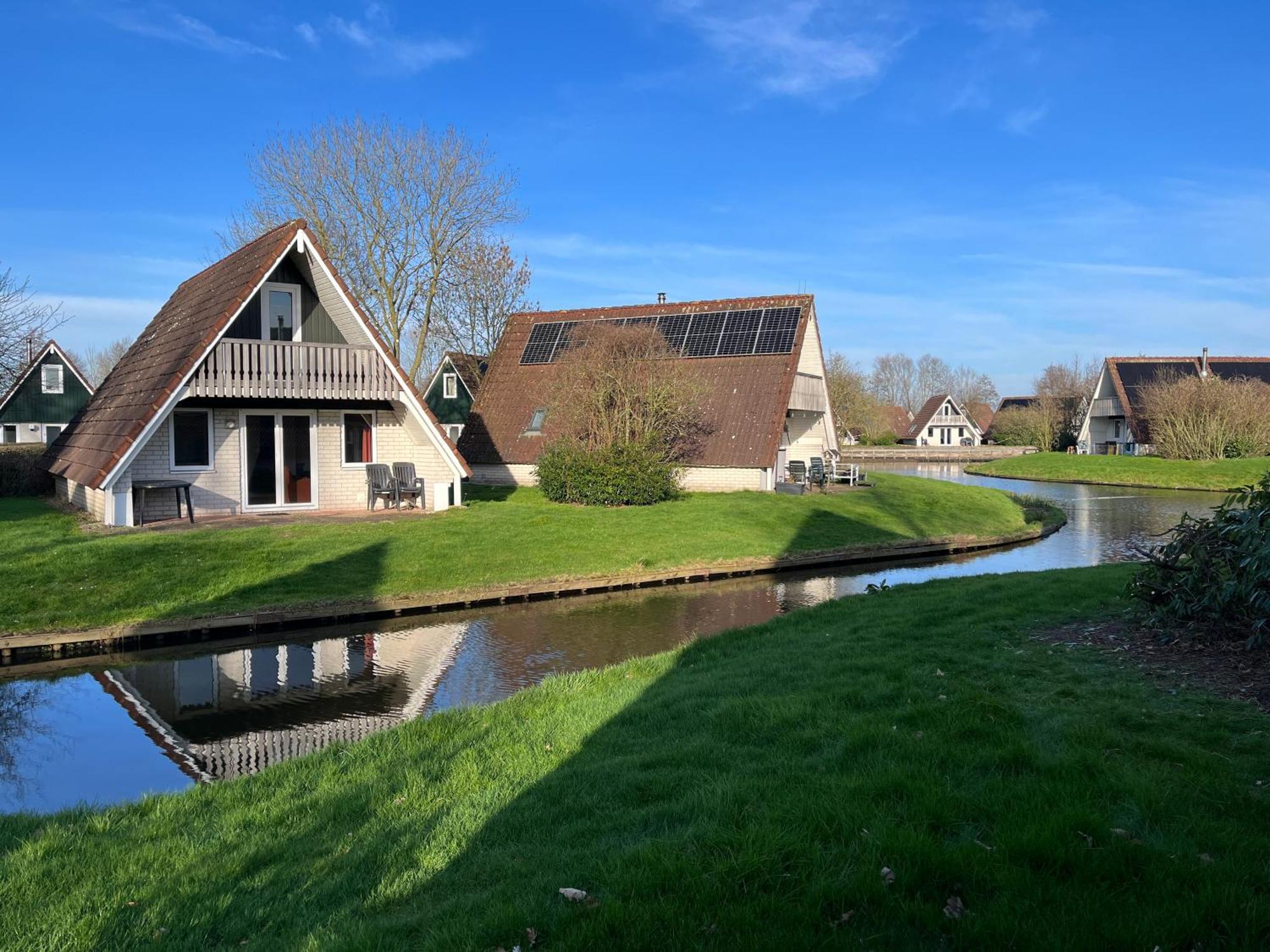 Vakantiepunt 142 - Moderne Vakantiewoning Aan Het Water! Gramsbergen Bagian luar foto
